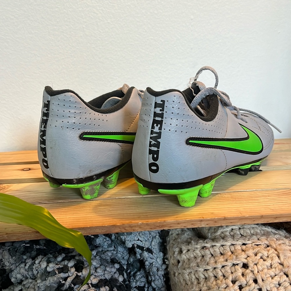Nike Tempo Plastic Cleats